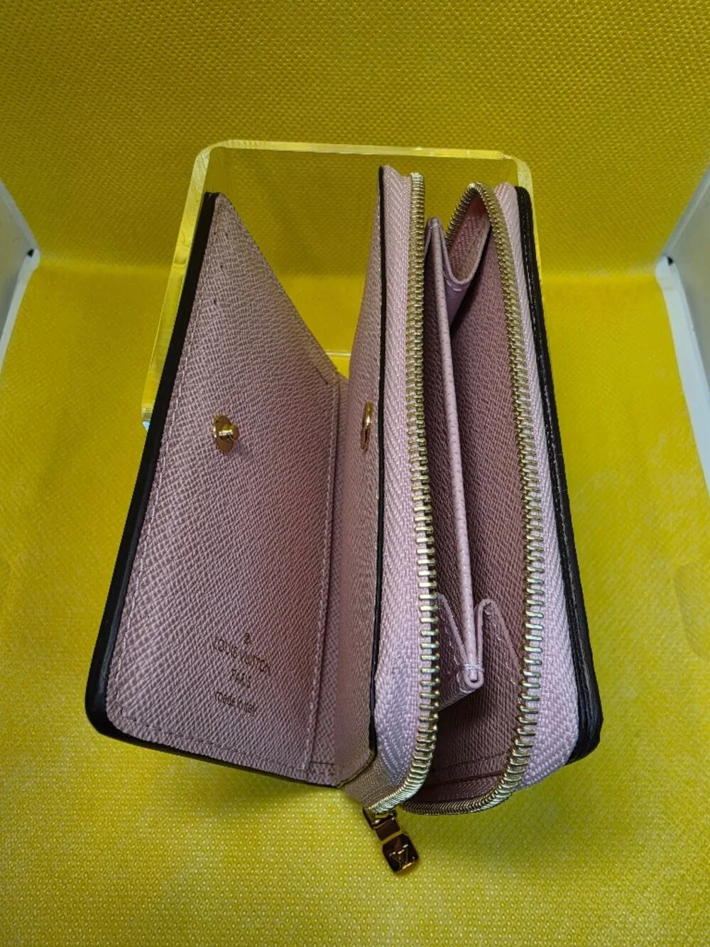 Louis Vuitton details compact